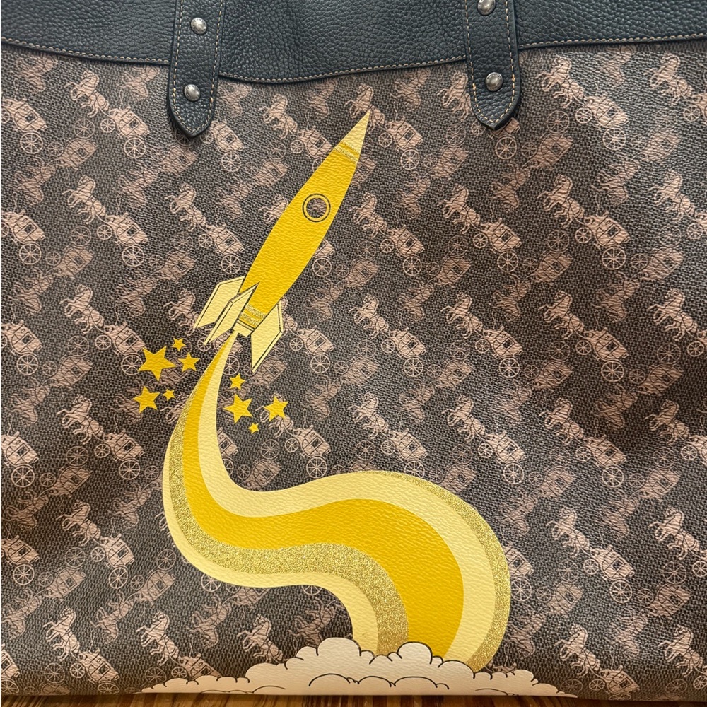 Coach 2019 Field Tote 40 with Yellow Rocket Design w dust bag - Picture 6 of 12